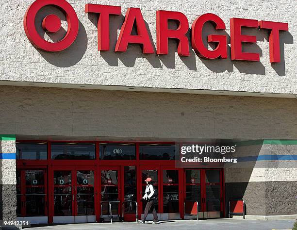 South Raleigh Target 404 Target Credit Card Stock Photos, High-Res Pictures, and Images ...