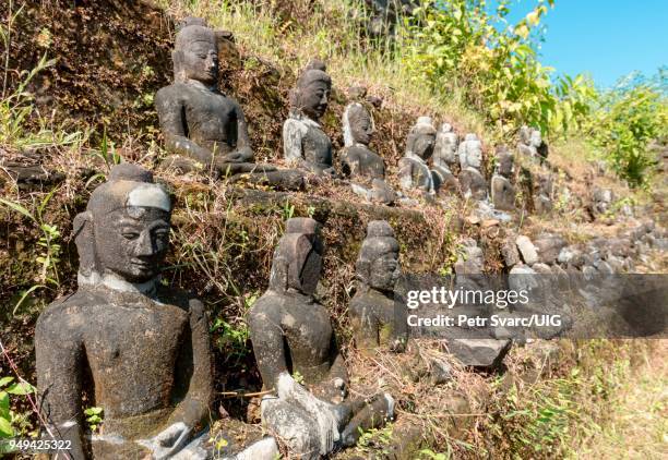 koe thaung pagoda, mrauk u, myanmar - koe stock-fotos und bilder