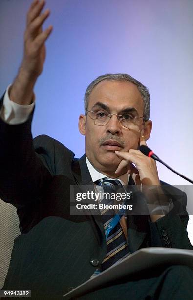 A Rasheed Cran 84 Bahrain Stock Exchange Stock Photos, High-Res Pictures, and Images ...