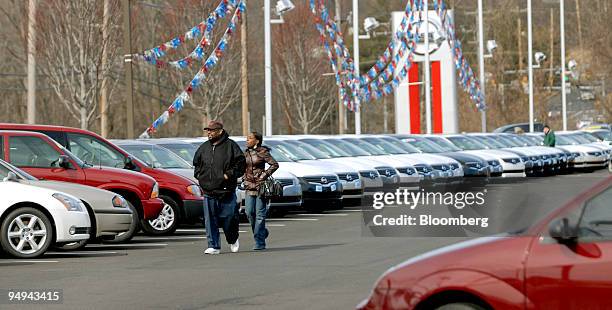 Customers look at new Nissan vehicles on the Fred Beans dealership lot in Doylestown, Pennsylvania, U.S., on Saturday, Feb. 28, 2009. February sales...