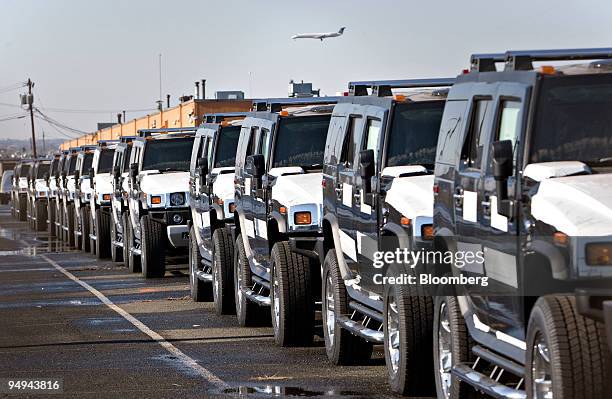 General Motors Co. Hummer H3 vehicles sit parked in a storage lot at the Port of Newark in Newark, New Jersey, U.S., on Thursday, Jan. 29, 2009.