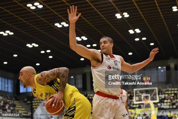 Robert Sacre of the Sunrockers Shibuya drives to the basket against Gavin Edwards of the Chiba Jets during the B.League game between Sunrockers...