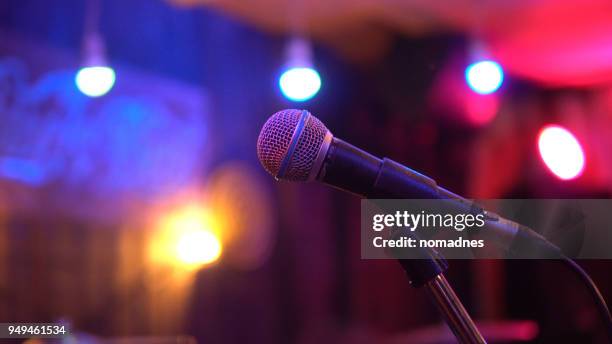 single microphone on the stage in nightclub - stage microphone stock pictures, royalty-free photos & images