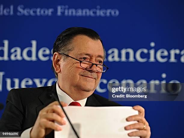 Alfredo Saenz, chief executive officer of Banco Santander Central Hispano SA, speaks at the XVI Financial Conference in Madrid, Spain, on Tuesday,...