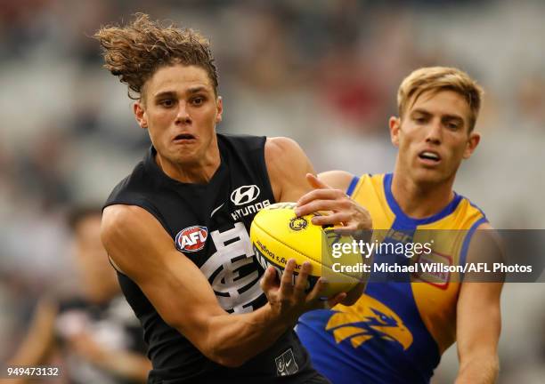 Charlie Curnow of the Blues marks the ball during the 2018 AFL round five match between the Carlton Blues and the West Coast Eagles at the Melbourne...