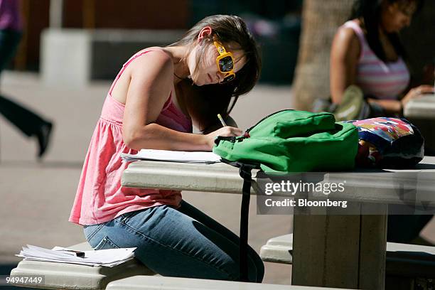 Jessica Meuir a freshman at the University of Nevada, Las Vegas , studies for final exams outside the Student Union in Las Vegas, Nevada, U.S., on...