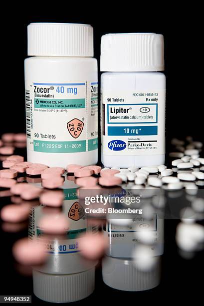 Pfizer Inc.'s Lipitor and Merck & Co.'s Zocor are arranged for a photograph at New London Pharmacy in New York, U.S., on Tuesday, April 28, 2009....