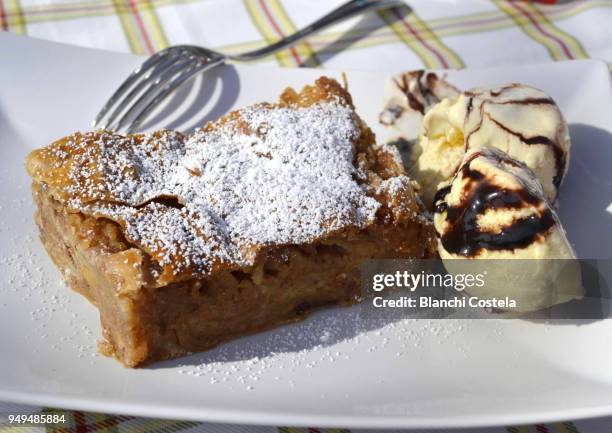 apple strudel cake with vanilla ice cream - ice cream cake stock pictures, royalty-free photos & images