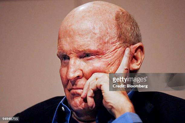 Jack Welch, former chairman of General Electric Co. , pauses while speaking at the Boston University School of Management in Boston, Massachusetts,...