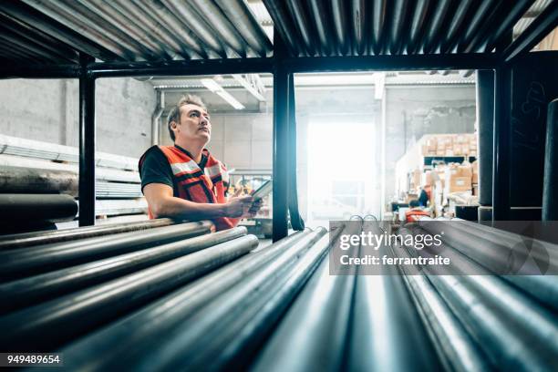 armazém - tubo equipamento de laboratório - fotografias e filmes do acervo