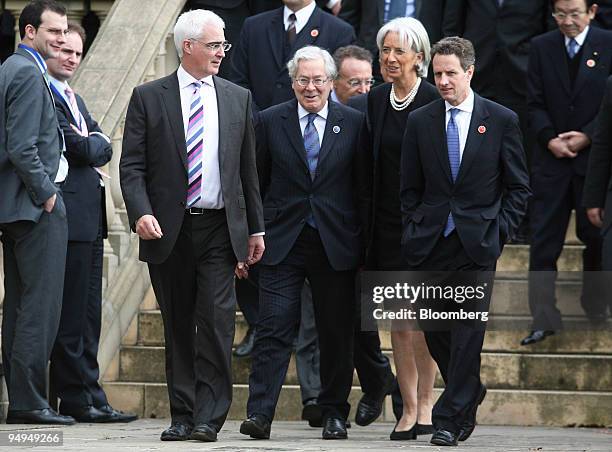 Alistair Darling, the U.K.'s chancellor of the exchequer, left, walks with Mervyn King, governor of the Bank of England, center, Christine Lagarde,...