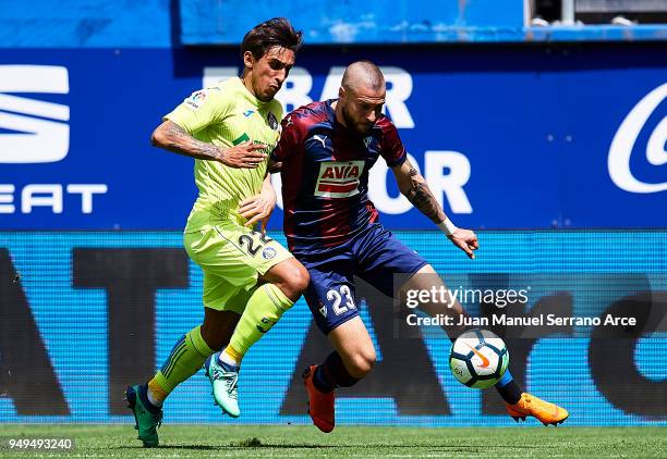 Damian Suarez of Getafe CF duels for the ball with David Junca of SD Eibar during the La Liga match between SD Eibar and Getafe CF at Ipurua...