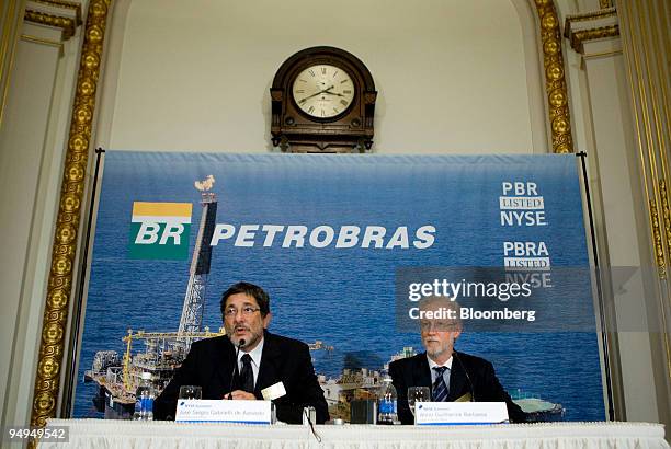 Jose Sergio Gabrielli, chief executive officer of Petroleo Brasileiro SA , left, speaks during a news conference with Almir Guilherme Barbassa, chief...