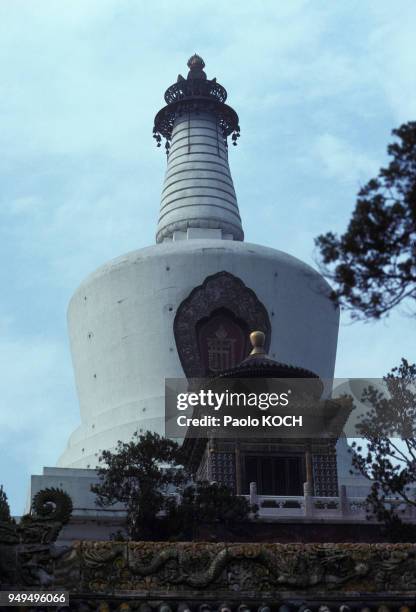 Stupa blanc du parc Beihai à Pékin, en Chine.