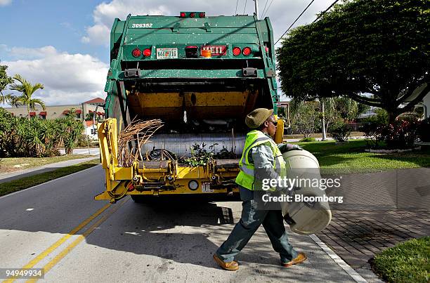 188 Garbage Truck Back Stock Photos, High-Res Pictures, and Images ...