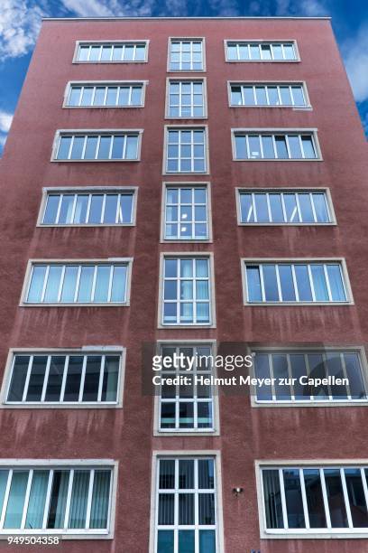red facade, office building of siemens, also called himbeerpalast, built 1948-1953, erlangen, middle franconia, bavaria, germany - erlangen stock pictures, royalty-free photos & images