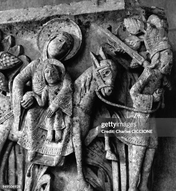 Bas-relief de la cathédrale Saint-Lazare d'Autun représentant la fuite en Egypte, à Autun en Saône-et-Loire, en France.