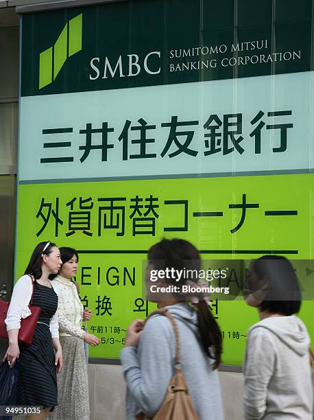 Pedestrians walk past a branch of Sumitomo Mitsui bank in Tokyo, Japan, on Friday, May 1, 2009. Citigroup Inc., rescued by three U.S. Bailouts,...