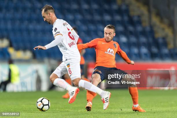 Samil Cinaz of Kayserispor, Edin Visca of Istanbul Medipol Basaksehir FK during the Turkish Spor Toto Super Lig football match between Medipol...