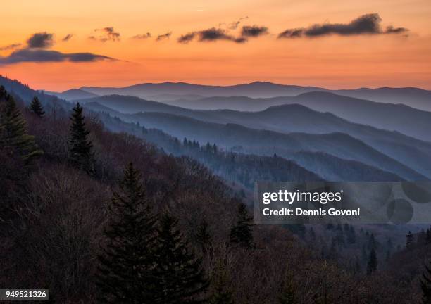 oconaluftee valley overlook - グレートスモーキー山脈 ストックフォトと画像