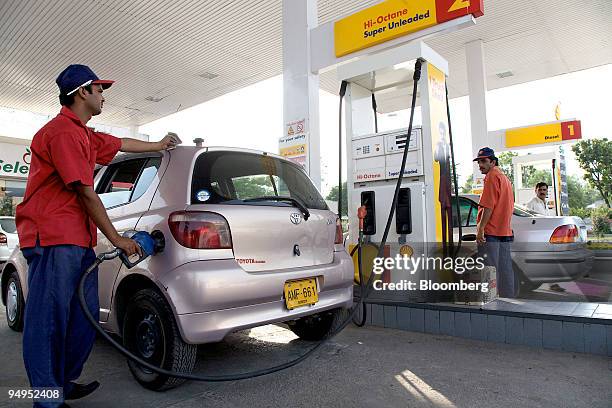 Shell Islanabad Shell Pakistan Ltd Photos and Premium High Res Pictures - Getty Images