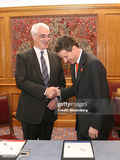 Alistair Darling, the U.K.'s chancellor of the exchequer, left, greets Timothy Geithner, U.S. Treasury secretary, ahead of their bilateral talks...