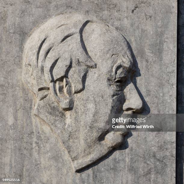 theodor heuss, former president of the federal republic of germany, relief on the facade of the paulskirche, frankfurt am main, hesse, germany - theodor heuss stock-fotos und bilder