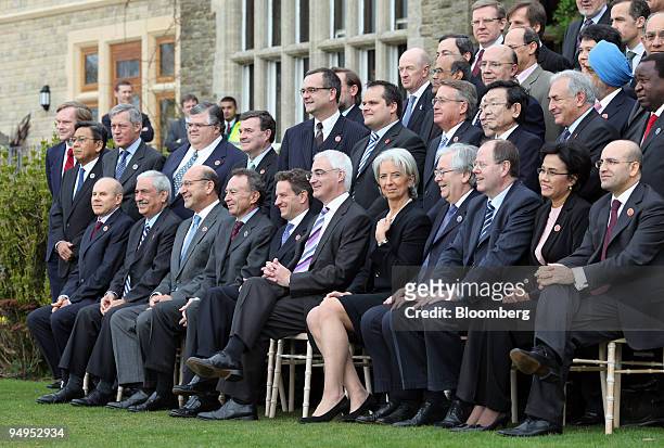 Alistair Darling, the U.K.'s chancellor of the exchequer, front center, sits with Timothy Geithner, U.S. Treasury secretary, center left, and...