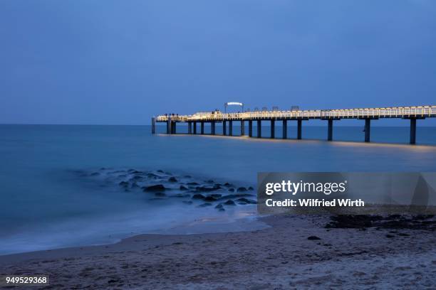 illuminated pier, niendorf, baltic sea, timmendorfer strand, luebeck bay, schleswig-holstein, germany - timmendorfer strand stock-fotos und bilder