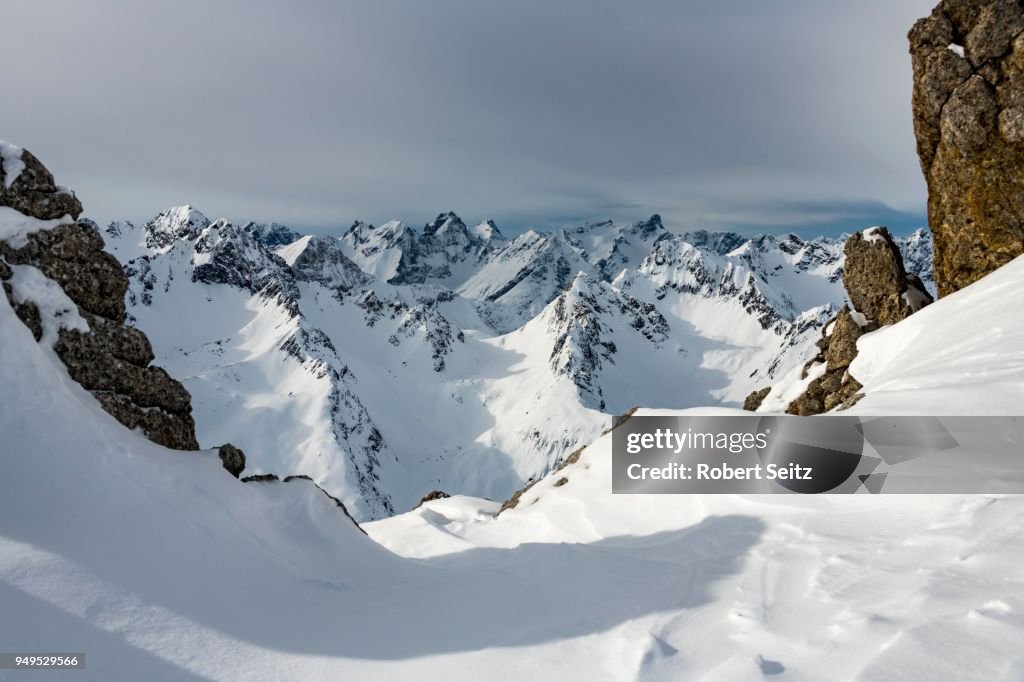 Peaks of the Freispitze and Holzgauer Wettterspitze with Lechtaler Alps in winter, Lechtal, Tyrol, Austria