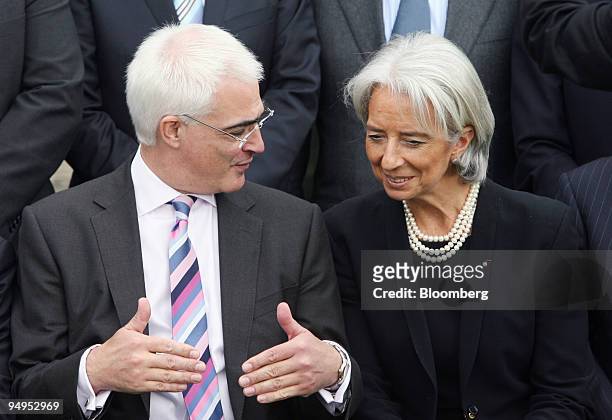 Alistair Darling, the U.K.'s chancellor of the exchequer, left, and Christine Lagarde, France's finance minister, right, speak during the family...