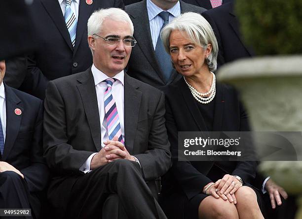 Alistair Darling, the U.K.'s chancellor of the exchequer, left, speaks with Christine Lagarde, France's finance minister, during the family...