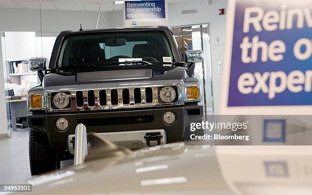 Hummer H3 sits on display at the Hummer of Manhattan dealership in New York, U.S., on Tuesday, June 2, 2009. General Motors Corp. Plans to sell its...