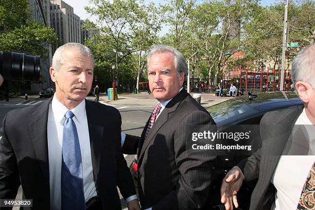 Marc Dreier, founder of Dreier LLP, center, arrives at federal court for a hearing in New York, U.S., on Monday, May 11, 2009. Dreier is accused of...