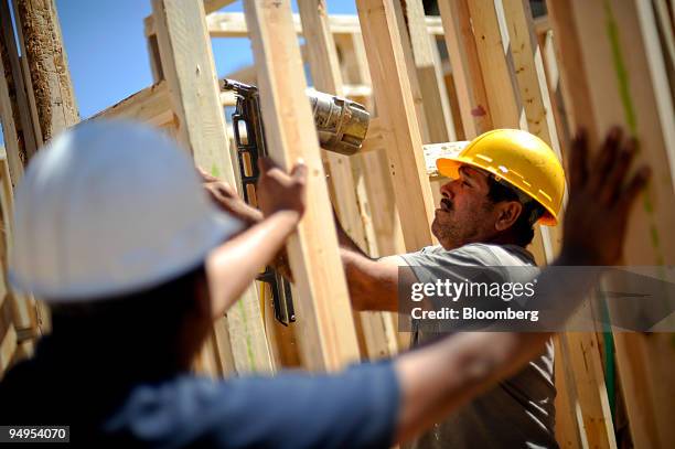 Tomas Martinez, right, frames the second floor of a home under construction in Alpharetta, Georgia, U.S., on Friday, March 20, 2009. The deepening...