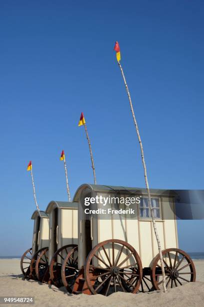 changing cubicle wagon at weisse duene oststrand beach, norderney, east frisian islands, lower saxony, germany - norderney stock pictures, royalty-free photos & images