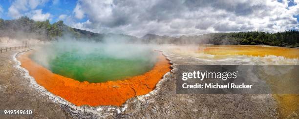 champagne pool, hot spring glowing in multiple colors, waiotapu, rotoua, waikato region, new zealand - bay of plenty region stock pictures, royalty-free photos & images