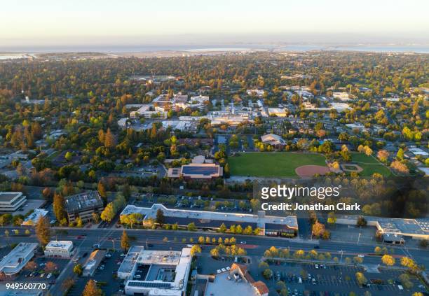 aerial: menlo park in silicon valley at sunset - birthplace of silicon valley stockfoto's en -beelden