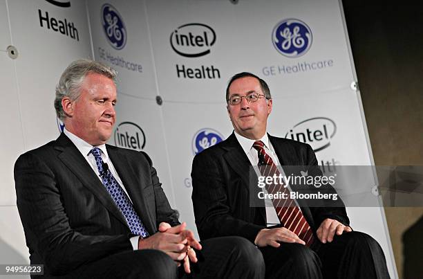 Paul Otellini, president and chief executive officer of Intel Corp., right, looks toward Jeffrey Immelt, chairman and chief executive officer of...