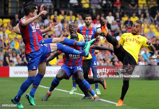 Roberto Pereyra of Watford controls the ball during the Premier League match between Watford and Crystal Palace at Vicarage Road on April 21, 2018 in...