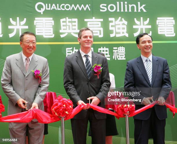 Gou Tai-chiang, chairman and president of Cheng Uei Precision Industry Co., left, Paul Jacobs, chairman and chief executive officer of Qualcomm Inc.,...