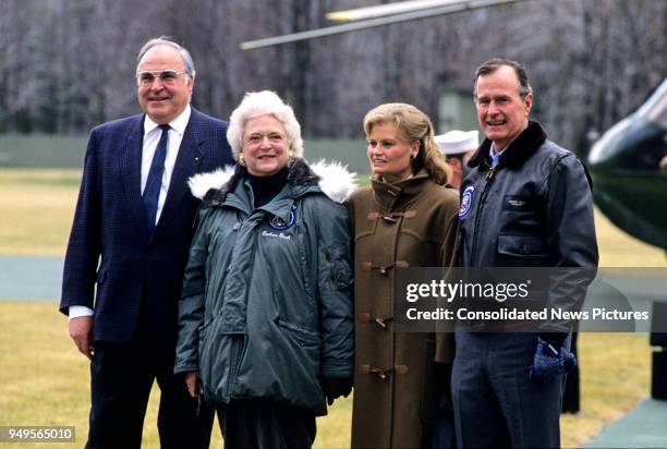 View of, from left, German Chancellor Helmut Kohl , American First Lady Barbara Bush , German Wife of the Chancellor Hannelore Kohl , and US...