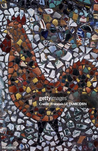 Mosaïque de la Maison Picassiette, réalisée par Raymond Isidore, à Chartres, en Eure-et-Loir, France.