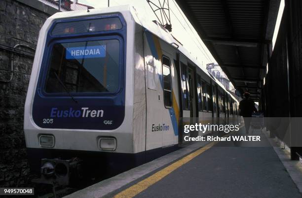 Navette Eusko Tren, reliant Hendaye à Saint-Sébastien en Espagne, dans la gare d'Hendaye, dans les Pyrénées-Atlantiques, en France.