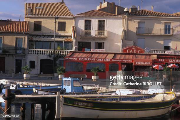 Bateaux dans le port de Mèze, sur l'étang de Thau, dans l'Hérault, France.
