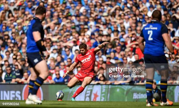 Dublin , Ireland - 21 April 2018; Leigh Halfpenny of Scarlets kicks a penalty during the European Rugby Champions Cup Semi-Final match between...