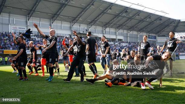 The Team of Paderborn celebrate after the 3. Liga match between SC Paderborn 07 and SpVgg Unterhaching at Benteler Arena on April 21, 2018 in...