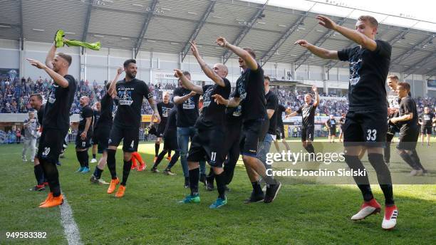 The Team of Paderborn celebrate after the 3. Liga match between SC Paderborn 07 and SpVgg Unterhaching at Benteler Arena on April 21, 2018 in...