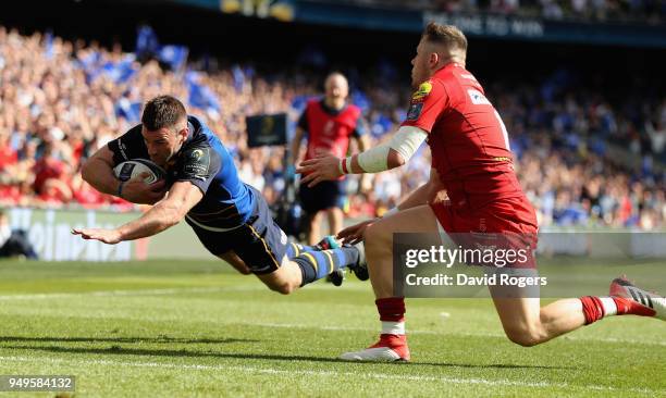 Fergus McFadden of Leinster dives over to score their third try as Steff Evans challenges during the European Rugby Champions Cup Semi-Final match...