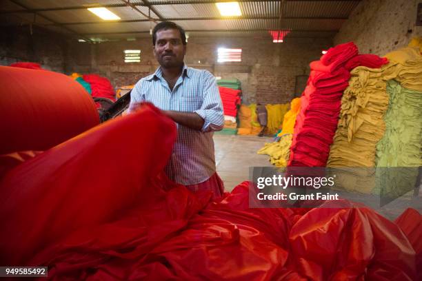 Factory Worker Rushing Factory Worker Rushing Photos and Premium High Res Pictures - Getty Images